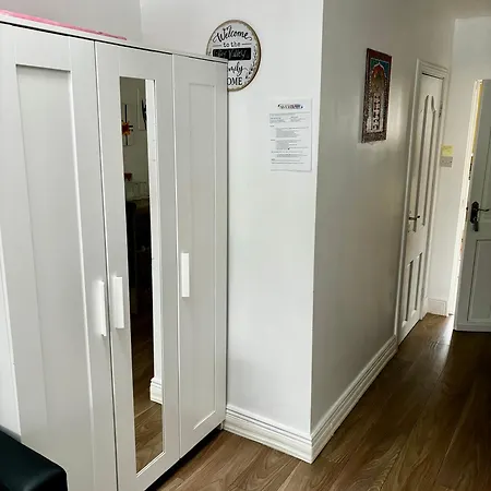 Liffey Valley Homestay Δωμάτια σε οικογενειακή κατοικία *