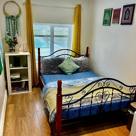 Liffey Valley Homestay דבלין